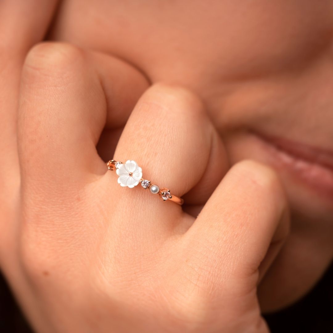 Adjustable flower ring in silver gilded with fine 18K rose gold