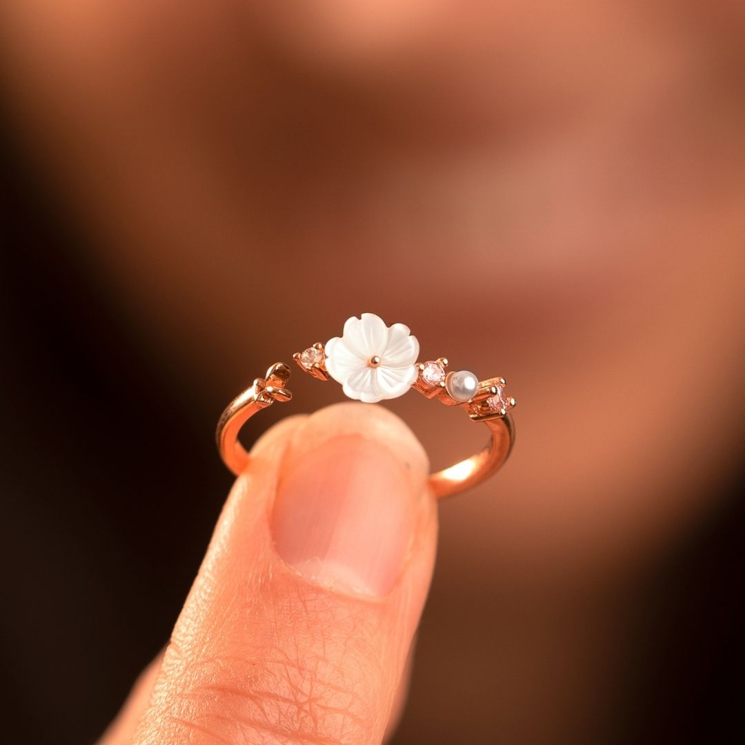 Adjustable flower ring in silver gilded with fine 18K rose gold